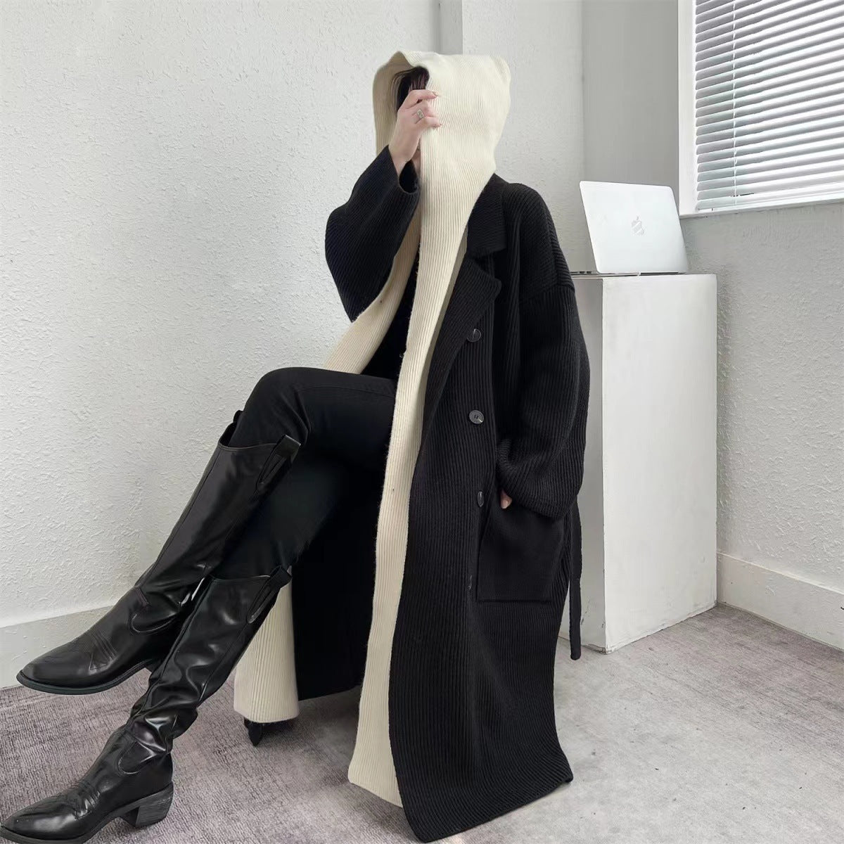 Dames élégante manteau long avec ceinture et manches contrastées Chic und Stil