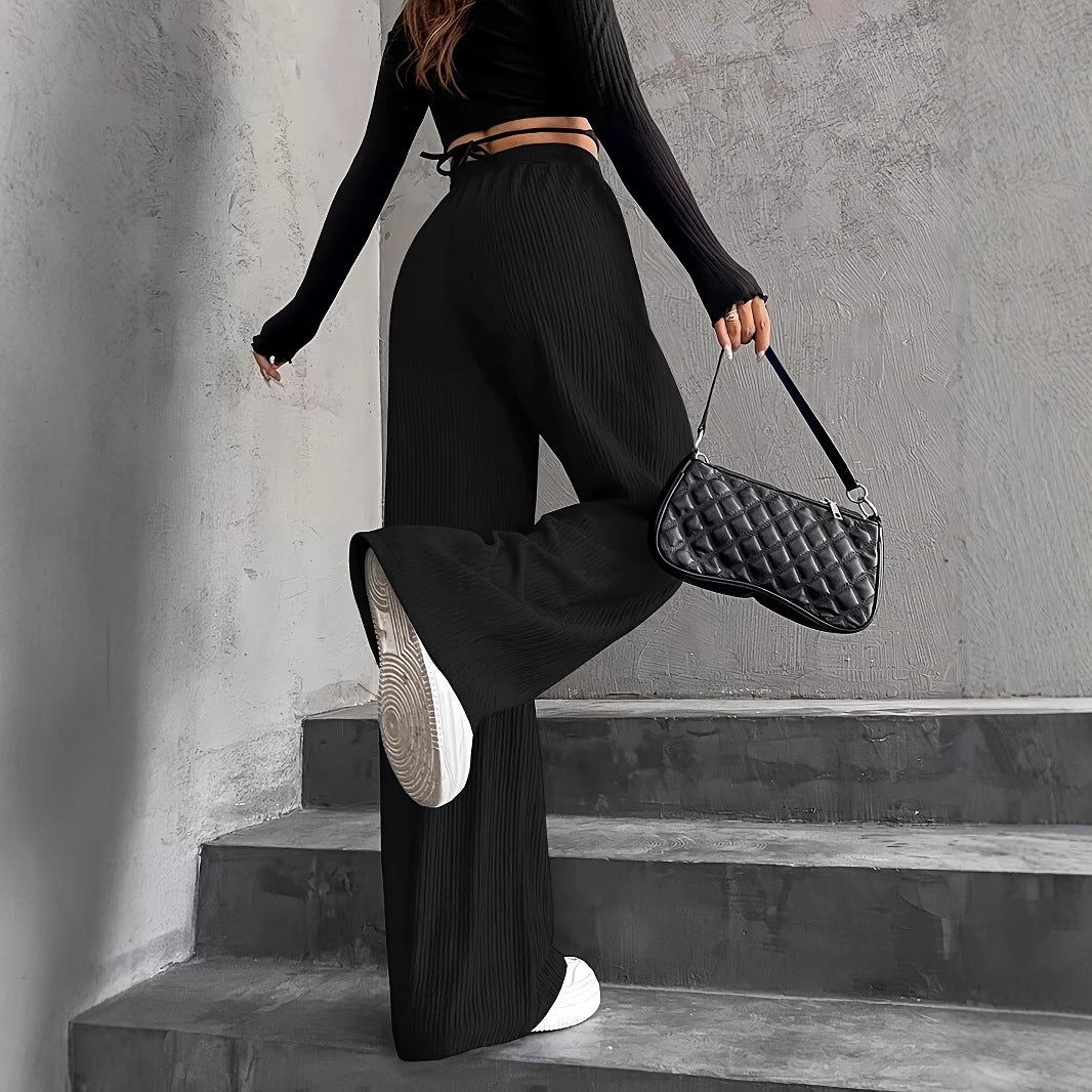 Wide pleated pants for women with elastic waistband and practical pockets Chic and Style