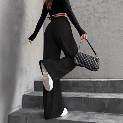Wide pleated pants for women with elastic waistband and practical pockets Chic and Style