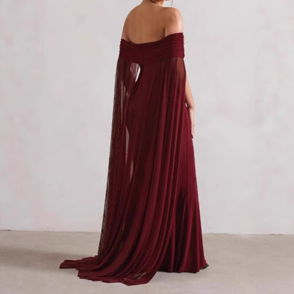 Robe de soirée élégante pour femmes à épaule dénudée avec cape transparente fluide et coupe flatteuse Chic und Stil