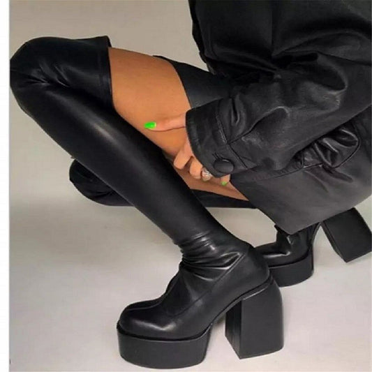 Bottes au-dessus du genou pour femmes avec un talon bloc épais et un matériau supérieur élastique Chic und Stil