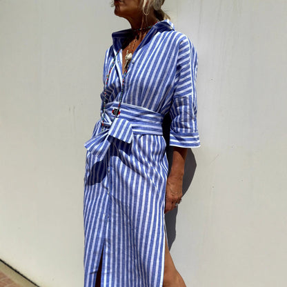 Robe chemise pour femmes avec un design de laçage moderne et des fentes latérales Chic und Stil