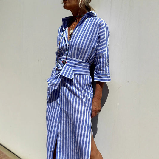 Robe chemise pour femmes avec un design de laçage moderne et des fentes latérales Chic und Stil