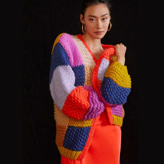 Cardigan en gros tricot pour dames avec un design patchwork coloré Chic und Stil