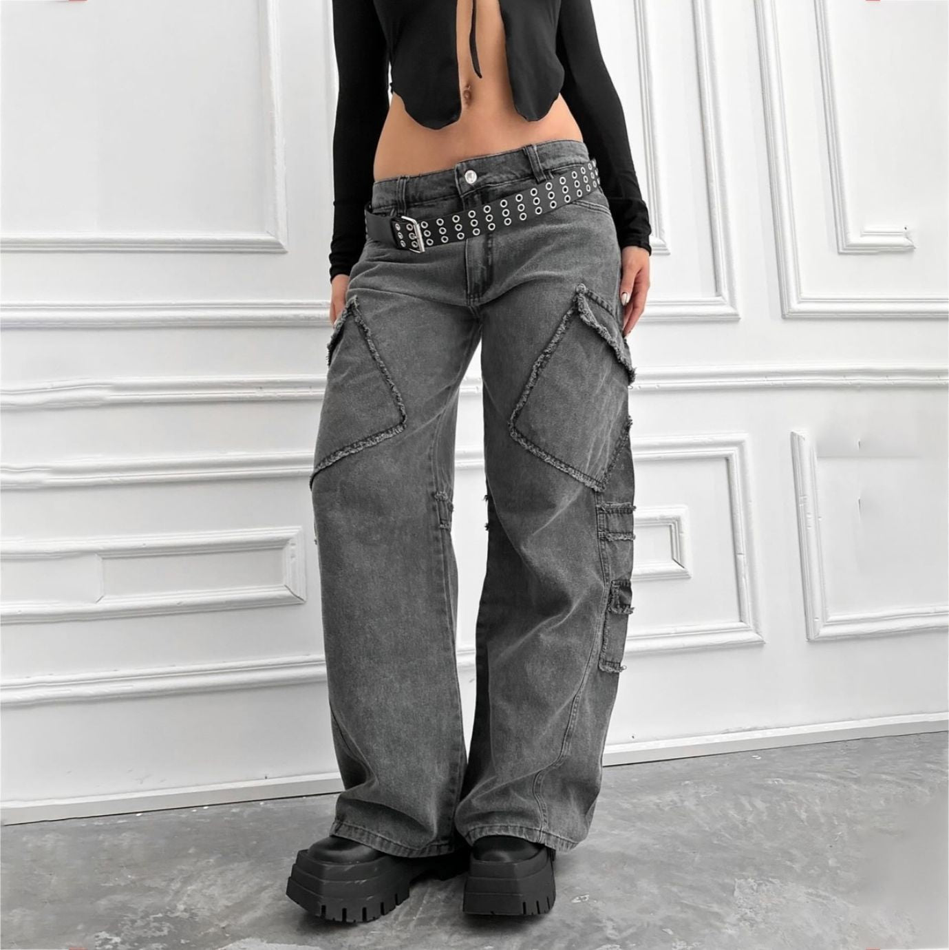 Vintage casual style women's cargo pants with remarkable applications Chic and Style