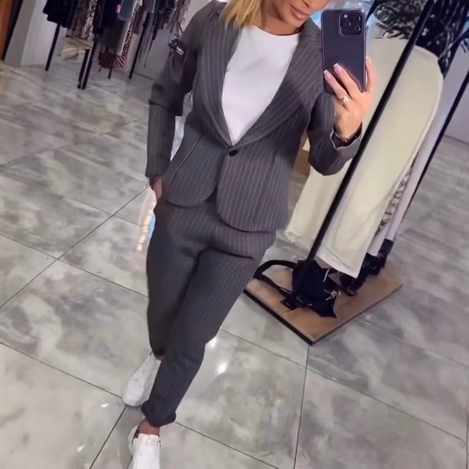Dames Ensemble blazer-pantalon élégant avec de fines rayures Chic und Stil
