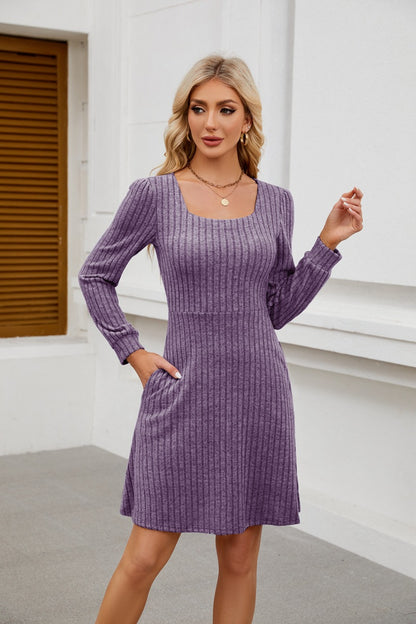 Robe en tricot pour femmes avec décolleté carré et poches Chic und Stil