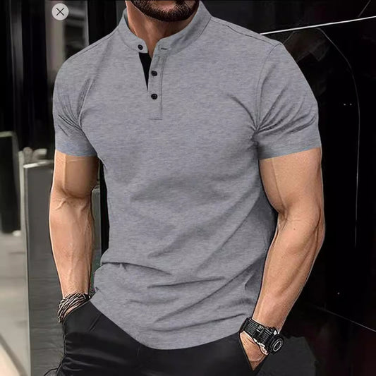 Chemise polo pour hommes avec col montant moderne et boutons contrastés Chic und Stil
