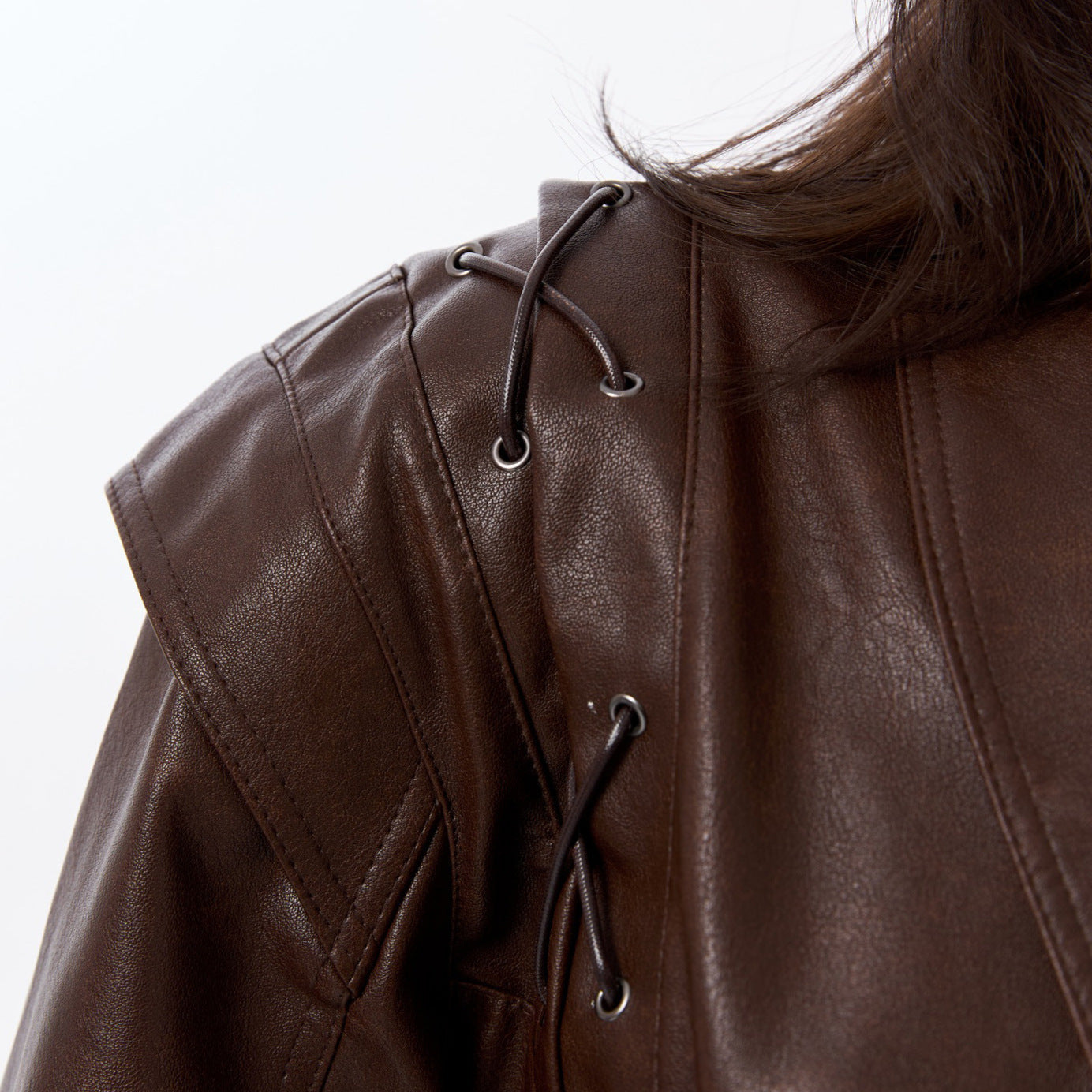 Blazer en cuir élégant pour femmes avec une coupe cintrée et des ceintures à nouer uniques Chic und Stil
