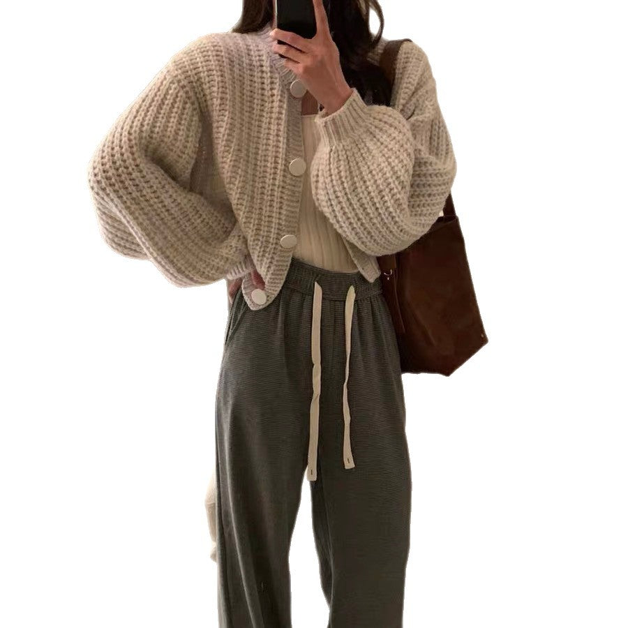 Cardigan en grosse maille pour femmes avec des manches volumineuses et de gros boutons Chic und Stil