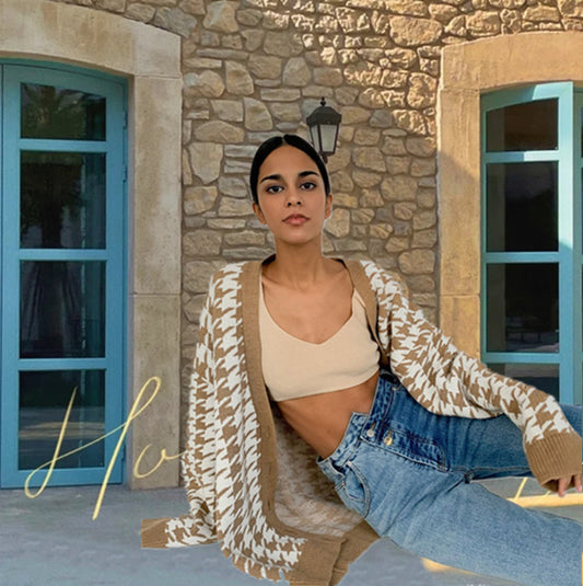 Damen Grosstrickjacke mit modernem Karomuster und großen Knöpfen Chic und Stil