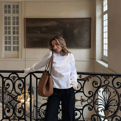 Chemisier pour femmes avec des accents de dentelle élégants et des manches bouffantes Chic und Stil