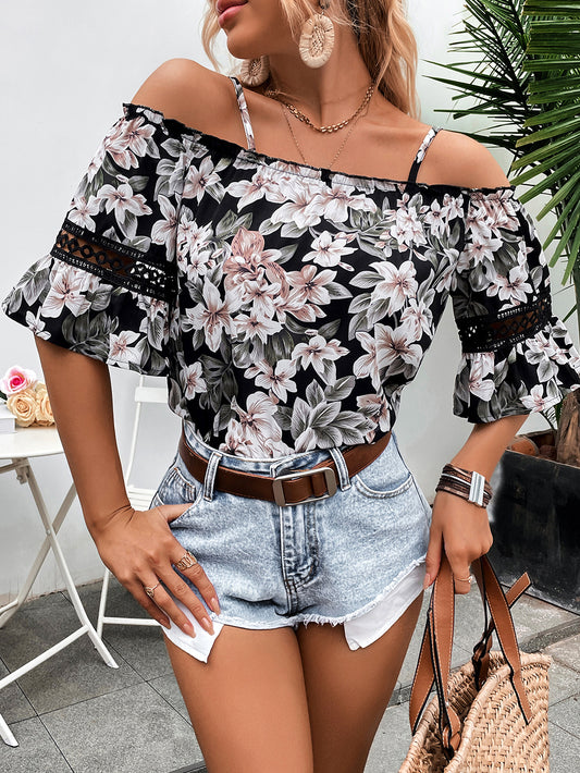 Chemisier féminin décolleté avec motifs floraux et accents en dentelle Chic und Stil