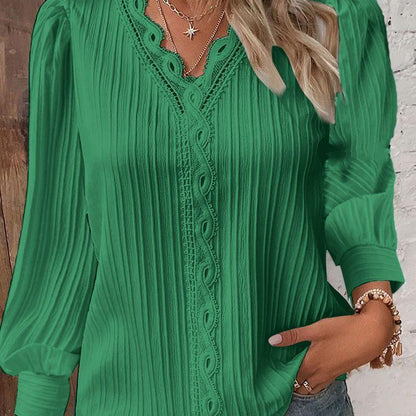 Chemisier femme avec un design plissé raffiné et des accents en dentelle élégants Chic und Stil