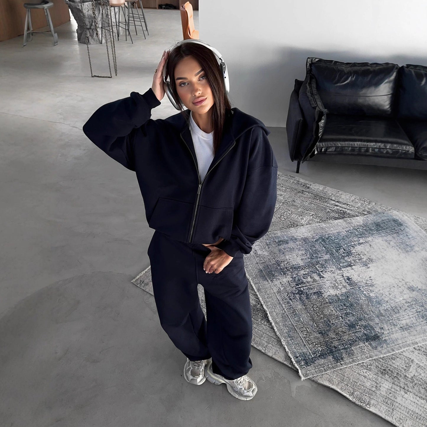 Dames Ensemble de détente sportif avec veste à capuche confortable et pantalons larges Chic und Stil