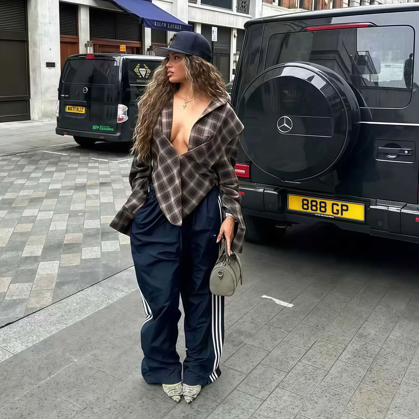 Chemisier oversized à carreaux pour femmes avec décolleté en V profond et coupe décontractée Chic und Stil