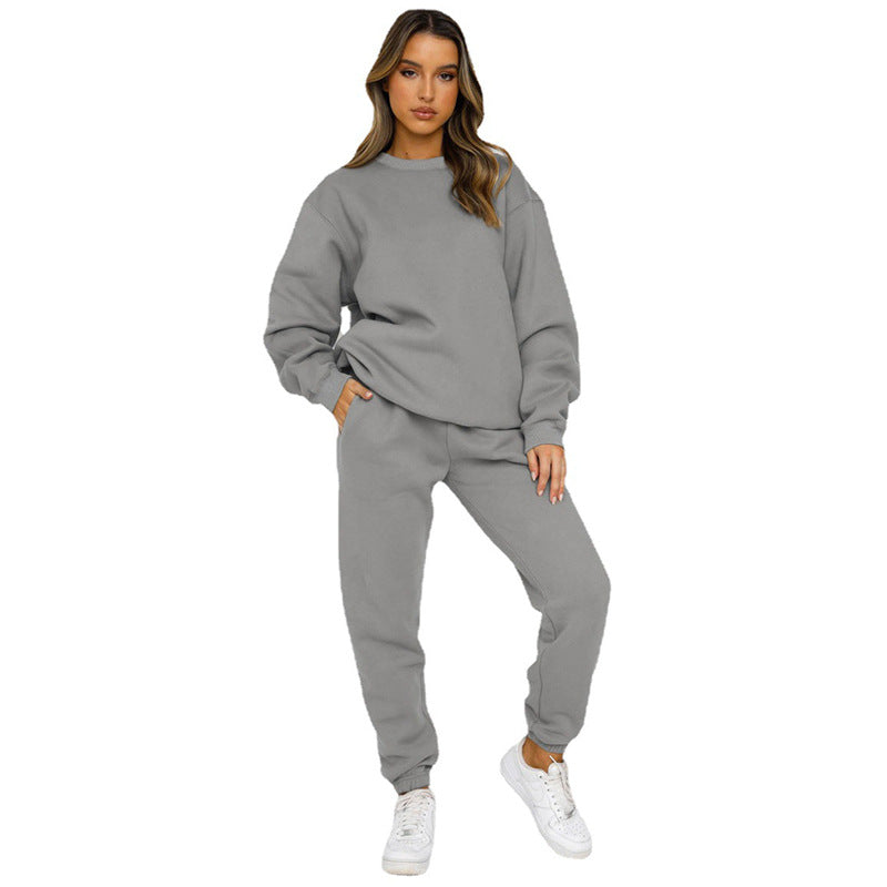 Women's comfortable tracksuit set with an oversized sweatshirt and comfortable jogger pants Chic and Style