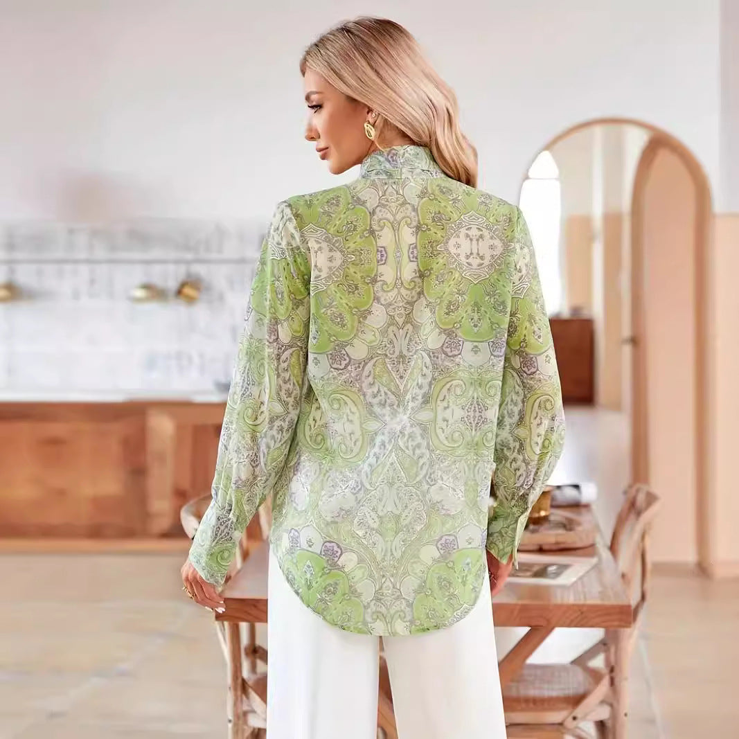 Chemisier pour femmes avec col à nœud et motif floral Chic und Stil