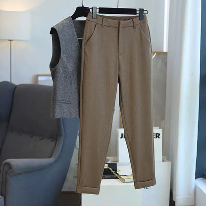 Chic und Stil women's fitted vest and slim pants set