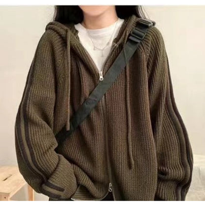 Pull à capuche décontracté pour femmes avec larges rayures et coupe moderne Chic und Stil