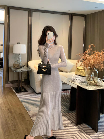 Robe maxi en tricot pour femmes avec un fin design côtelé et des accents de manches modernes Chic und Stil