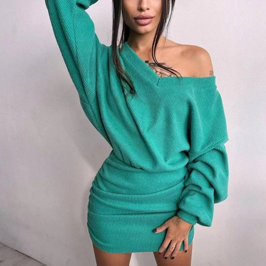 Robe portefeuille pour femmes avec une coupe asymétrique et des détails en volants Chic und Stil