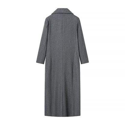 Elegant winter coat for women with high collar and practical pockets Chic und Stil