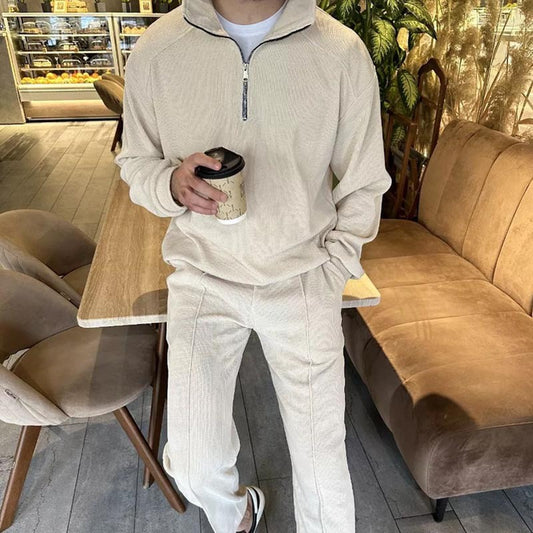 Ensemble de détente pour hommes composé d'un pull de haute qualité avec fermeture éclair et de pantalons de jogging confortables Chic und Stil
