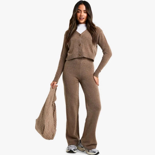 Women's loungewear set with stylish cardigan and comfortable loose pants Chic und Stil