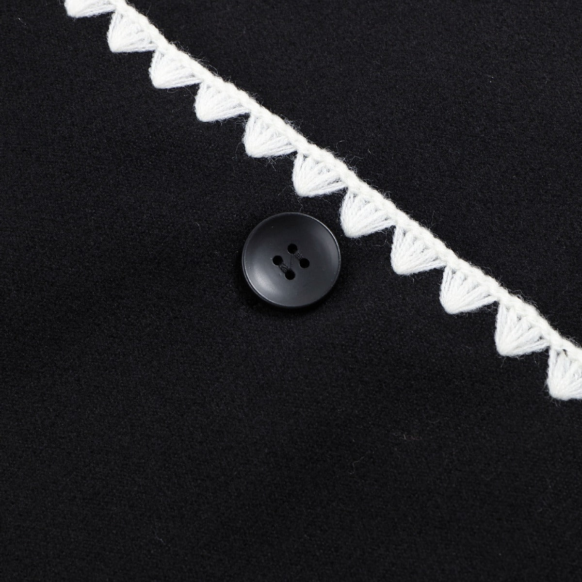 Elegant blazer jacket for women with contrasting details and loose pants Chic und Stil