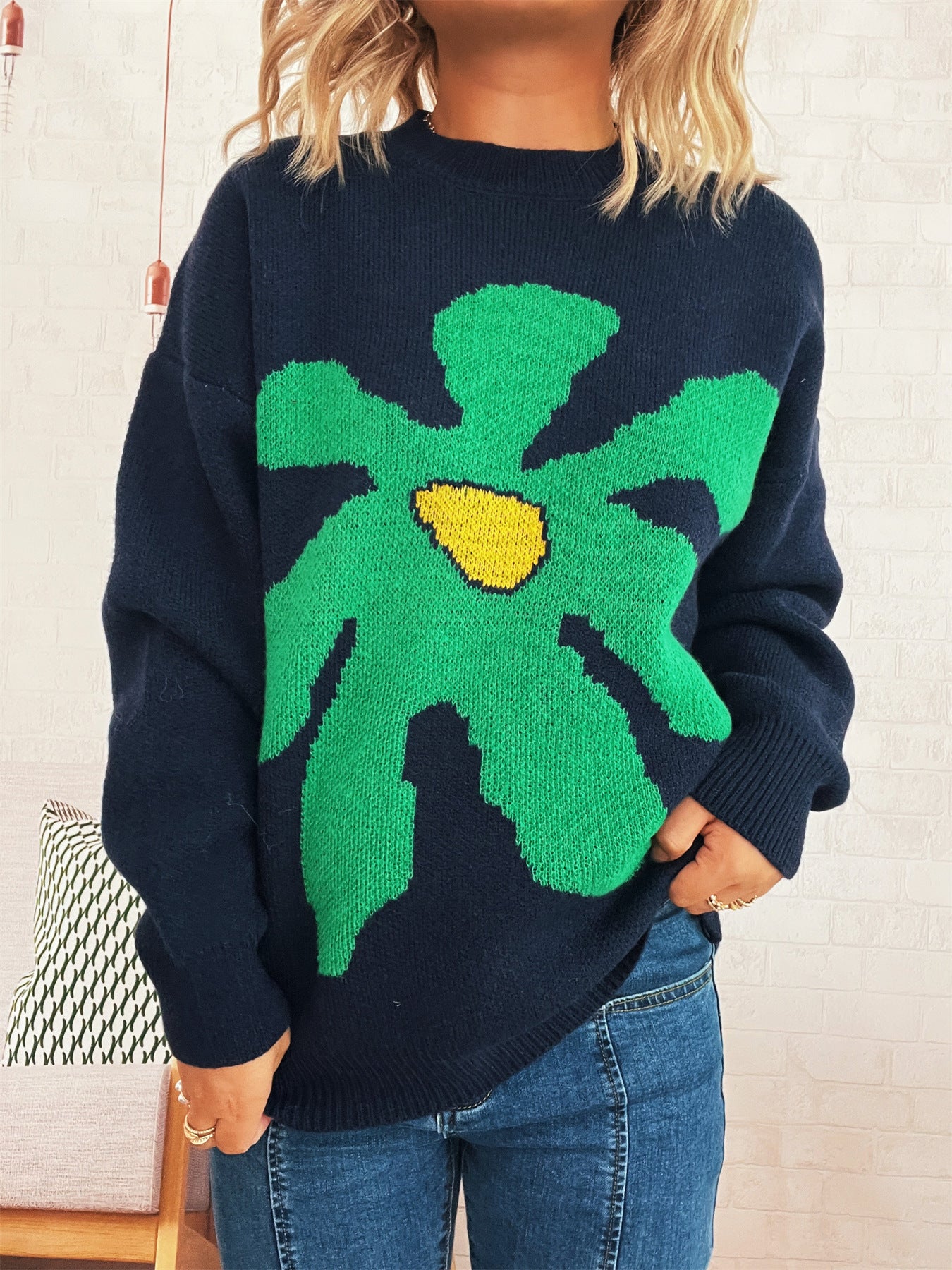 Femmes pull en tricot ludique avec application florale Chic und Stil