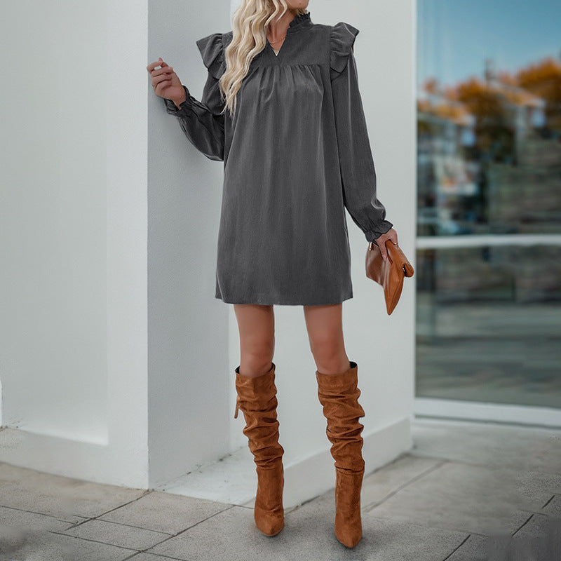 Robe chemise élégante pour femmes avec des manches volantées et un décolleté en V Chic und Stil