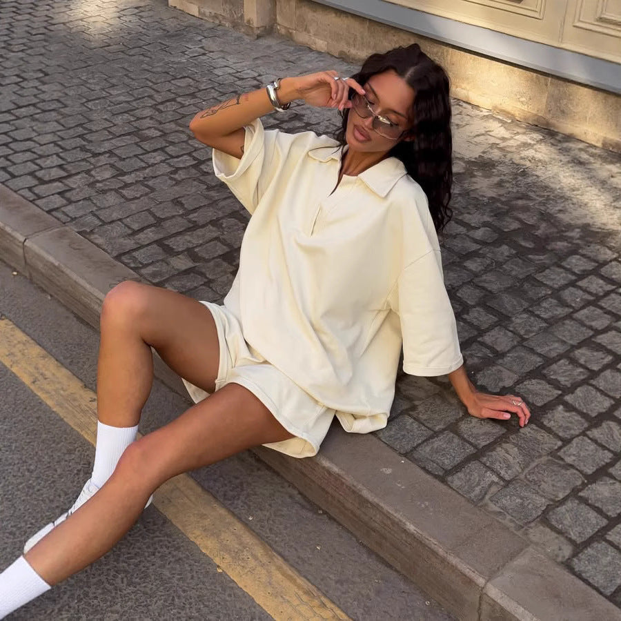 Chemise à polo oversize pour femmes avec col montant moderne Chic und Stil