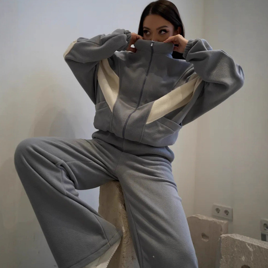 Sporty fleece leisure set for women with hood and wide pants Chic and Style