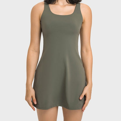 Robe de loisirs pour dames avec décolleté rond profond et silhouette évasée Chic und Stil