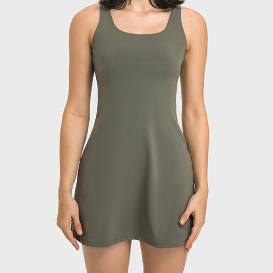 Robe de loisirs pour dames avec décolleté rond profond et silhouette évasée Chic und Stil