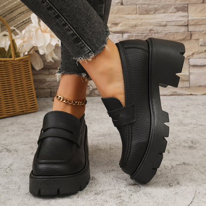 Chaussons à plateforme pour femmes avec semelle profilée antidérapante et design à la mode Chic und Stil