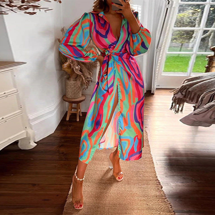 Robe maxi femme avec un élégant design floral et une fente flatteuse Chic und Stil