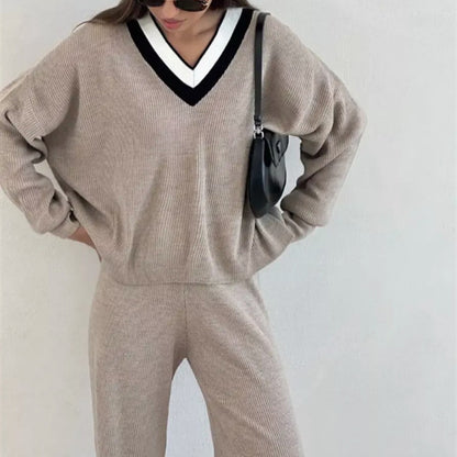 Dames pull confortable à col V avec col rayé Chic und Stil