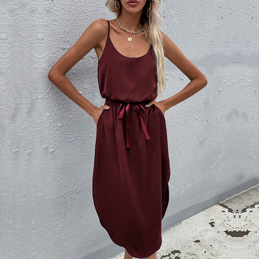 Robe mi-longue à bretelles spaghetti réglables pour femmes avec ceinture nouée Chic und Stil