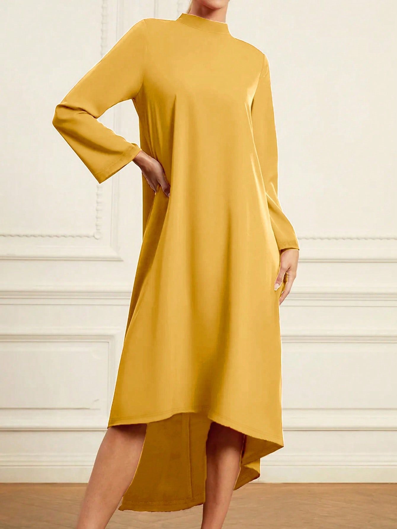 Robe maxi femmes avec coupe asymétrique et col montant Chic und Stil