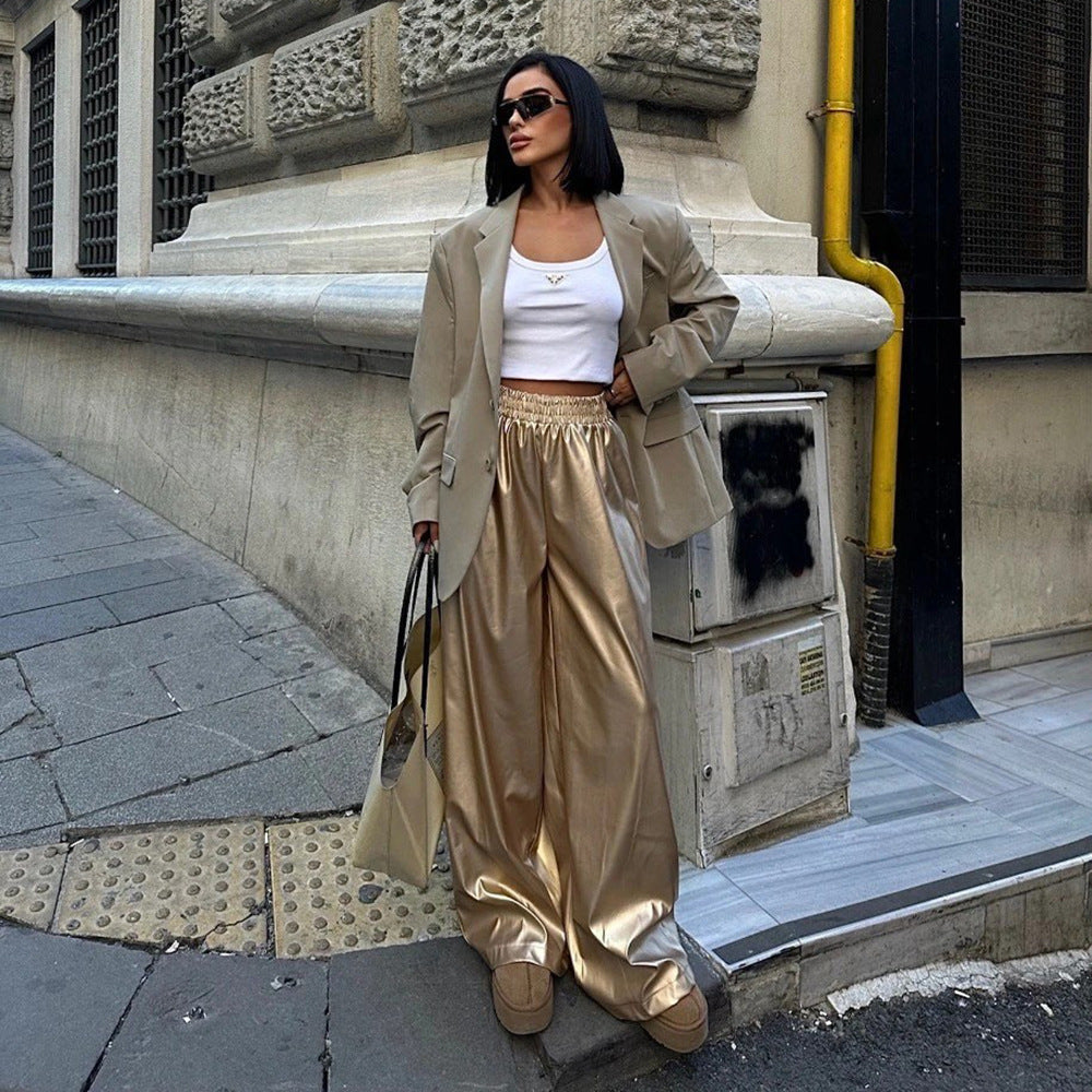 Elegant leather pants for women with a loose fit and elastic waistband Chic und Stil