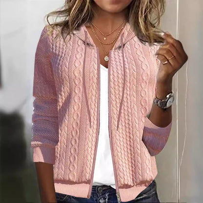 Veste en tricot pour femmes avec capuche et élégant motif en torsades Chic und Stil