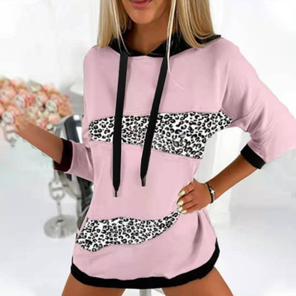 Sweat à capuche pour femmes avec un motif léopard à la mode et une coupe décontractée Chic und Stil