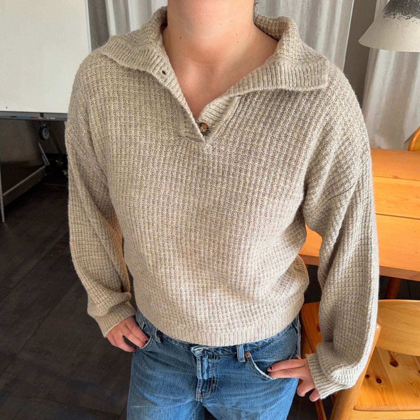 Pull en tricot pour femmes avec patte de boutonnage et coupe large Chic und Stil