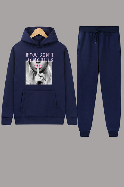Women's hoodie and jogger pants set with a provocative print design Chic und Stil