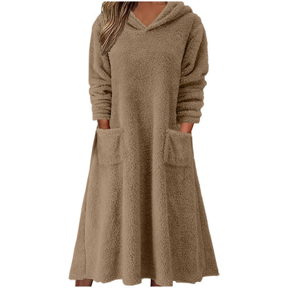 Robe en polaire confortable pour femmes avec capuche et poches pratiques Chic und Stil