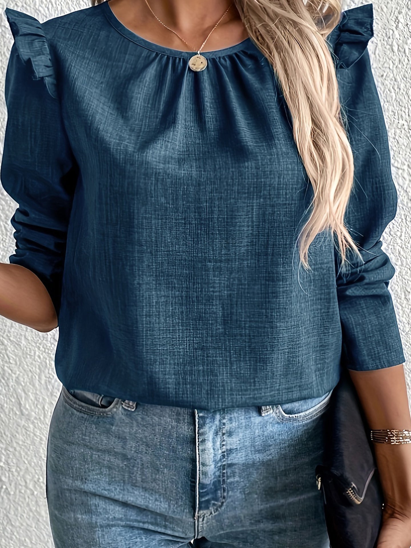 Chemisier femme avec des manches volantes et des boutons décoratifs Chic und Stil