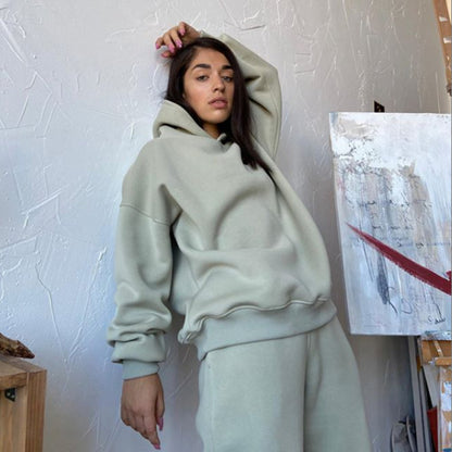 Comfortable women’s hoodie set and chic jogging pants