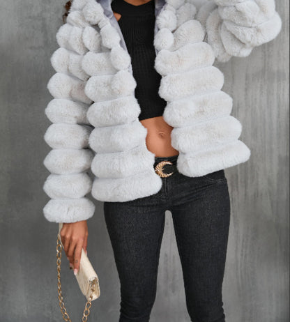 Veste en fausse fourrure matelassée pour femmes à col montant Chic und Stil